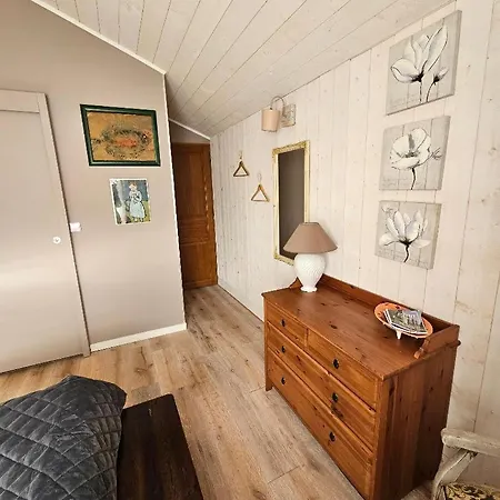 Apartment Terrace, Covered Parking, And Downtown Within Walking Distance *