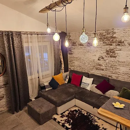 Apartment Terrace, Covered Parking, And Downtown Within Walking Distance *