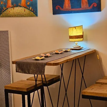 Apartment Terrace, Covered Parking, And Downtown Within Walking Distance Alès