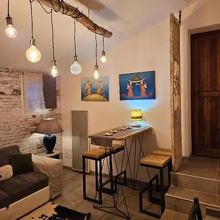 Terrace, Covered Parking, And Downtown Within Walking Distance * Alès