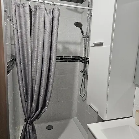 Apartment Terrace, Covered Parking, And Downtown Within Walking Distance