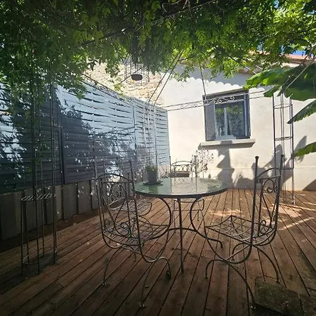 Apartment Terrace, Covered Parking, And Downtown Within Walking Distance *